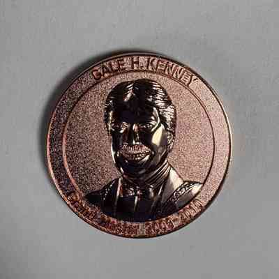 Coin: Past Grand Master Coin for MW Gale H. Kenney (2009-2010).
