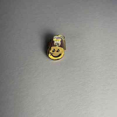 Pin: Cartoon face wearing a Fez, scimitar as mouth. Donated by PGM James O. Wood (c.1999)