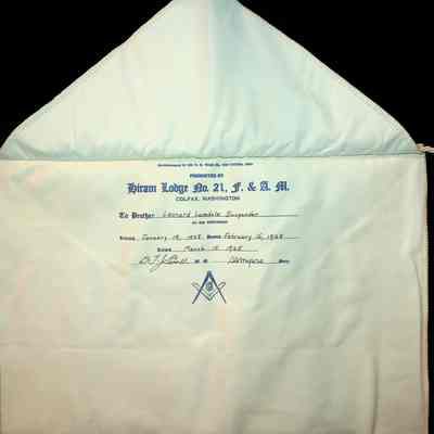 Leonard Lansdale Burgunder Apron