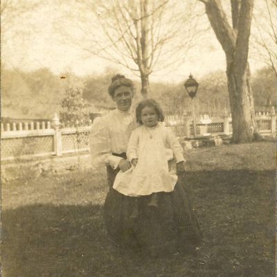 Hope Lewis Bedell and her mother, Phebe Williams Lewis