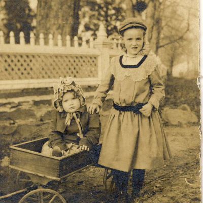 Hope Lewis Bedell and Julia Hoyt