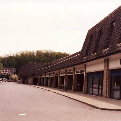 Hunting Ridge Mall: A&P Shopping Center, 1994