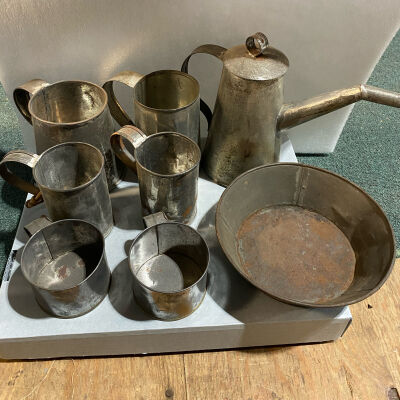 Set of tin tableware