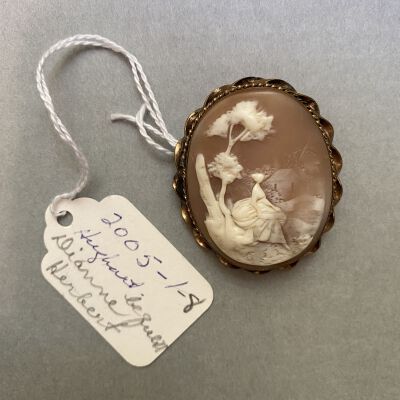 Cameo brooch
