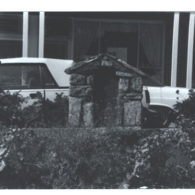 Mile Marker on route 22 marking distance to New York City : in front of Arcade Building
