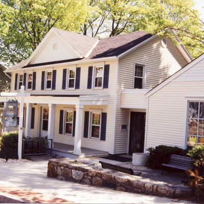 Bedford Hills Free Library, established 1915, moved into this building in 1952.