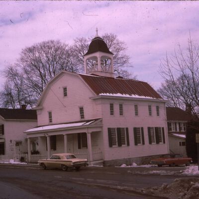 Bedford 1787 Courthouse in winter