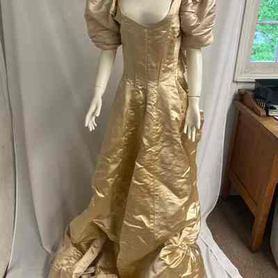 gown