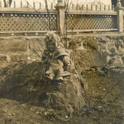 Hope Lewis Bedell as a child