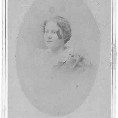 "Mrs. Robert Hund", St. Charles, 1900 - 1910