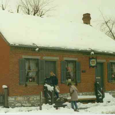 "Grannies Square" building on 724 South Main Street, .c. 1986