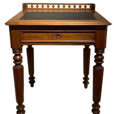 Desk (Loan)
