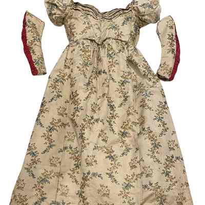 Gown with Detachable Sleeves