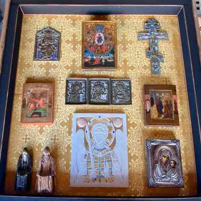 E04a Table with Icons