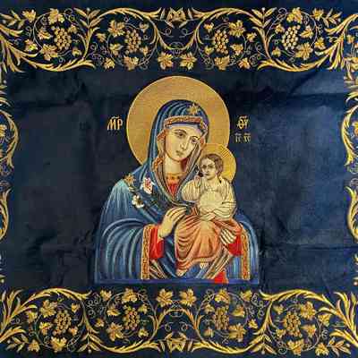 E04b Embroidered Chalice Cover