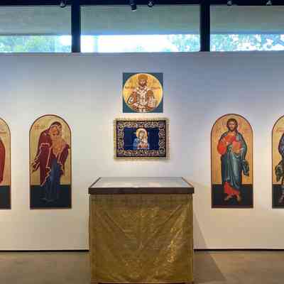 E00 East Wall Iconostasis and table
