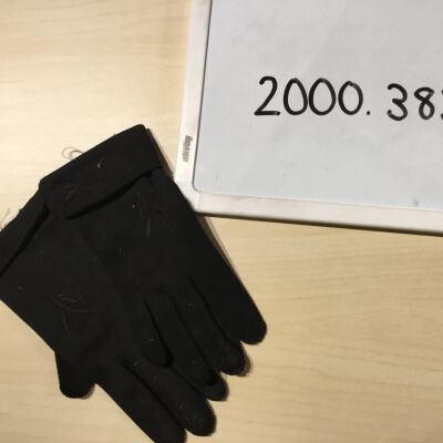 2000.383.00