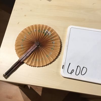 600