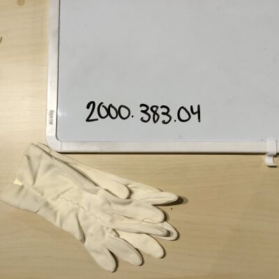 2000.383.04