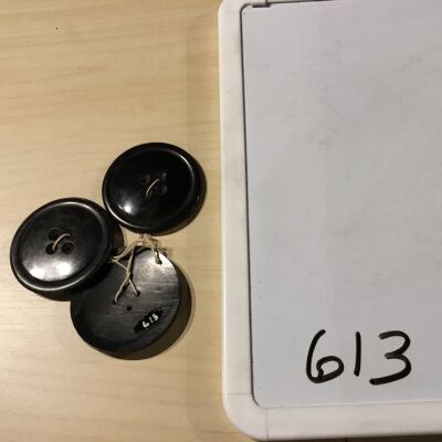 613
