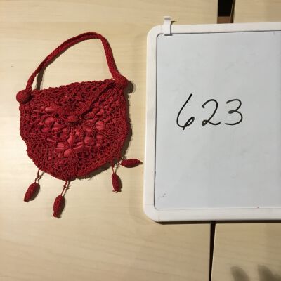 623