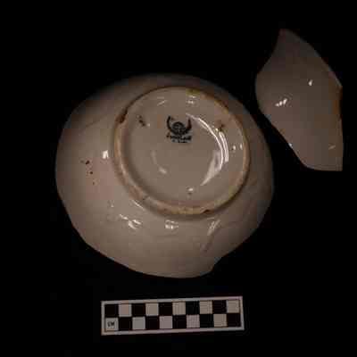 Late Ironstone/White Granite Bowl Molded