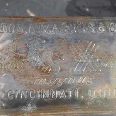Glass 7.51 Colorless Liquor Bottle