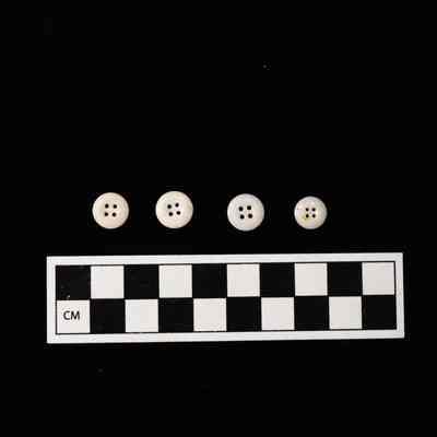 4-hole Prosser buttons