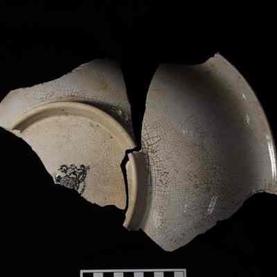 Late Ironstone/White Granite Basin Molded Rim