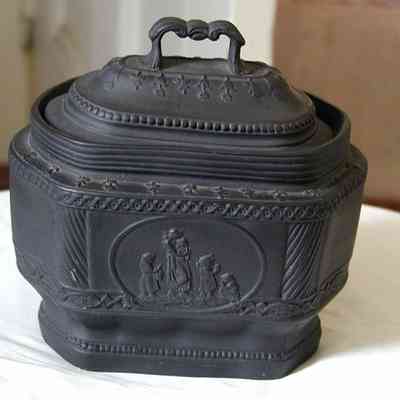 Wedgwood or Turner, sugar bowl, Staffordshire, England, ca. 1810