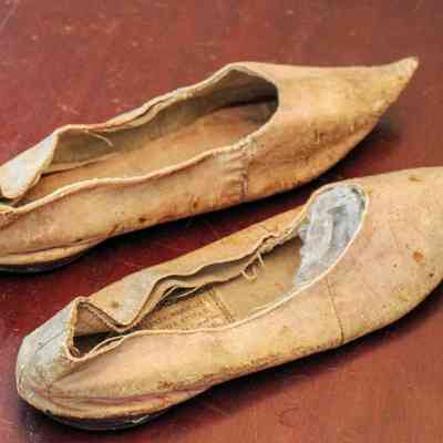 Abner Newhall, pair of women's slippers, Portsmouth, ca. 1800