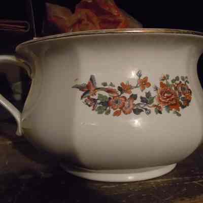 Chamber pot, probably China, 1880-1900