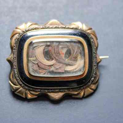 Mourning brooch, probably America, 1835-40
