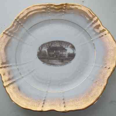 Portsmouth Crockery Co. (retailer), souvenir plate (Langdon Mansion), Germany, late 19th century