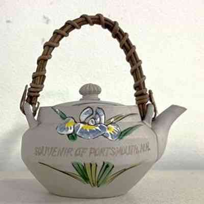 Souvenir teapot (Portsmouth), America, ca. 1985