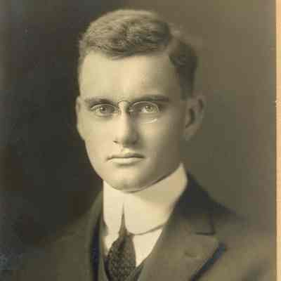 Formal portrait of G. Gordon Mead, Sr. as a young man