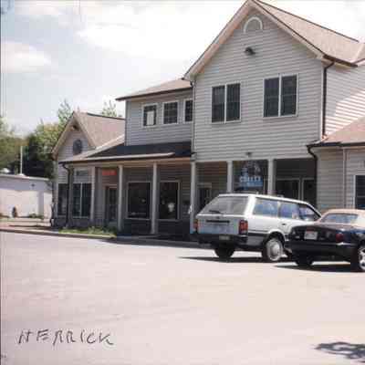 7582 North Broadway - 1999