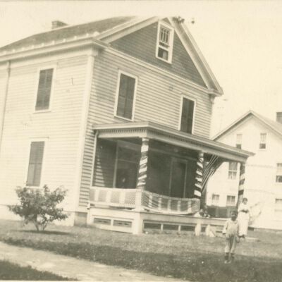 7557 North Broadway, Schutte House