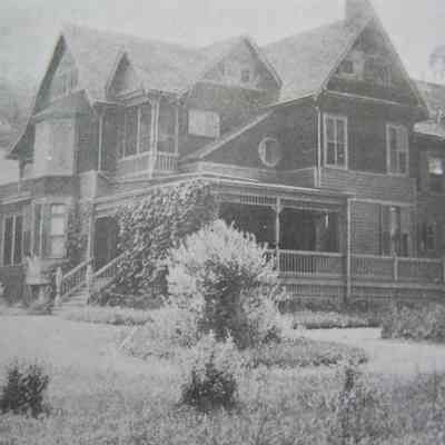 The Oaks, Barrytown