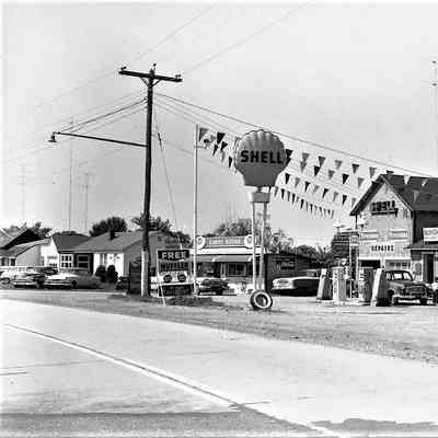 Shell gas station at Route 9G in Tivoli, NY, 1960