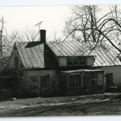 Jennings House house in back of airport
