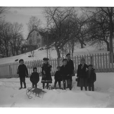 Children returning home from school