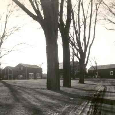 R. Coon barns, Red Hook