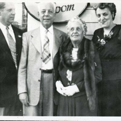 Howard and Olive Laib with another couple in front of Red Hook Hotel