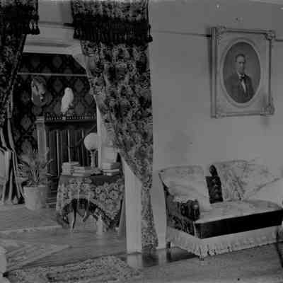 Losee House, Hall