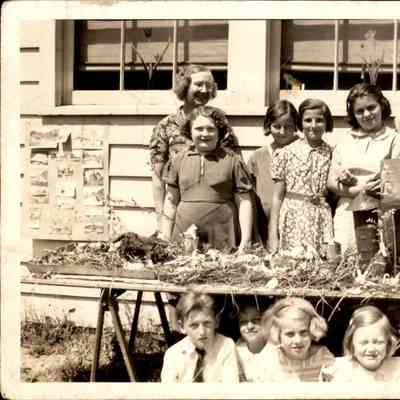 Margaret Riddleburgh with other kids, 1938