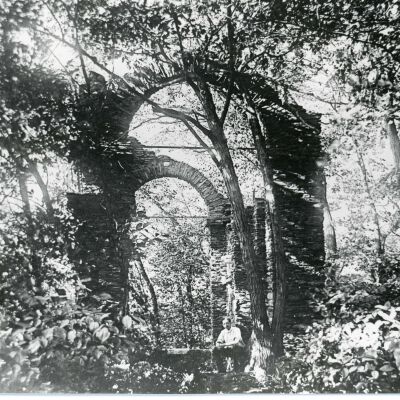 Ruin of Arches, Cruger's Island