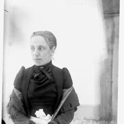 Nena Teator holding flowers