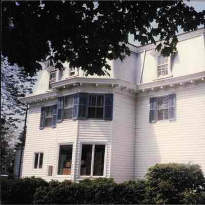 7537 North Broadway - 1997