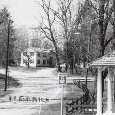 1284 Annandale Road - 1990